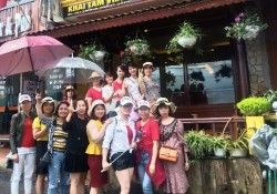 Bà Trùm khách sạn Khai Tâm View Hotel Sapa Lào Cai phân phối tiêu viêm nữ, tố nữ và 12hmen Hoàng Sơn